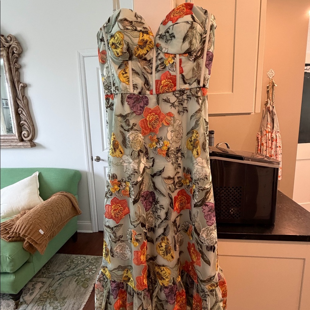 Dress the Population Carina Floral Embroidered Strapless Cocktail Dress